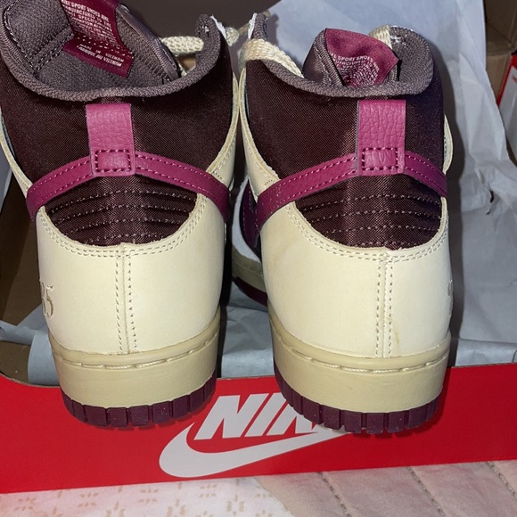 Nike Dunk High 1985 Valentine's Day - Picture 6 of 9